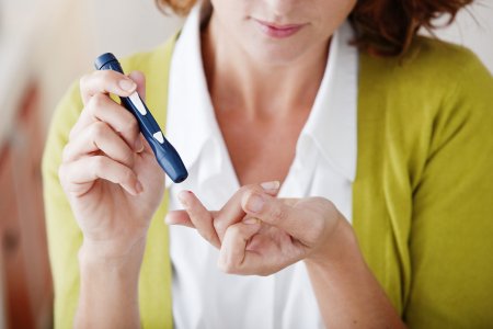 depositphotos_42555861-stock-photo-test-for-diabetes-woman