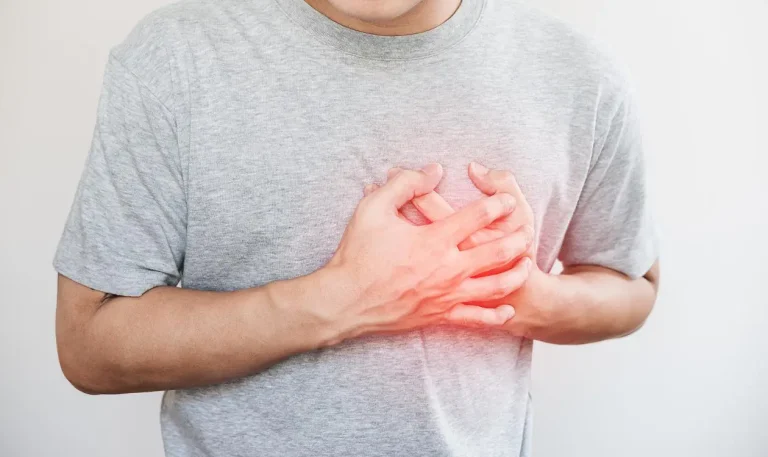 How to spot a heart attack – here are the symptoms you should look out for